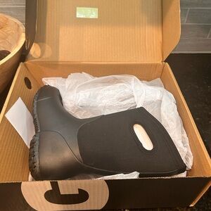 Brand new never worn boys Bogs Boots size 1